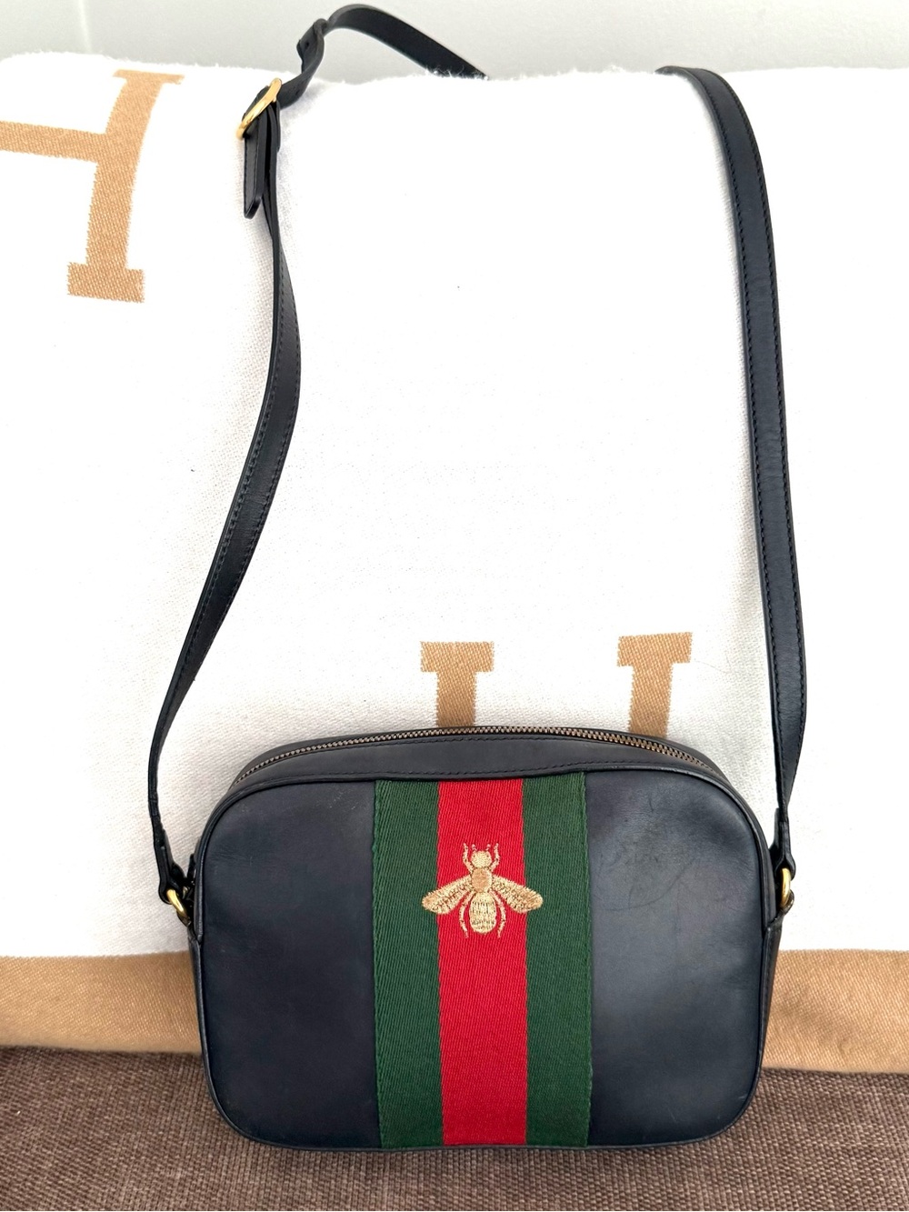 Authentic Gucci leather dark navy Webby Bee crossbody bag red green accents